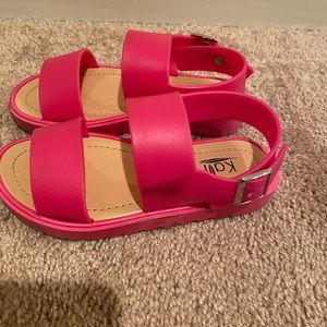 Girl sandals 4 pairs for 25